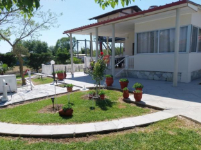 Villa Artzie. Έξοχικο με τεράστιο εξωτερικό χώρο.